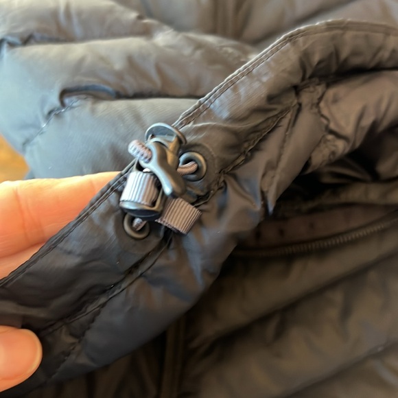 Mountain Hardwear Lightweight Down Jacket - Picture 9 of 10